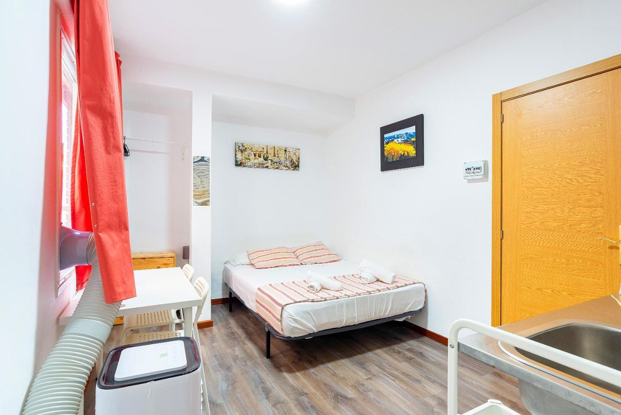 Rooms Young People Only, Soho Citycenter Малага Экстерьер фото