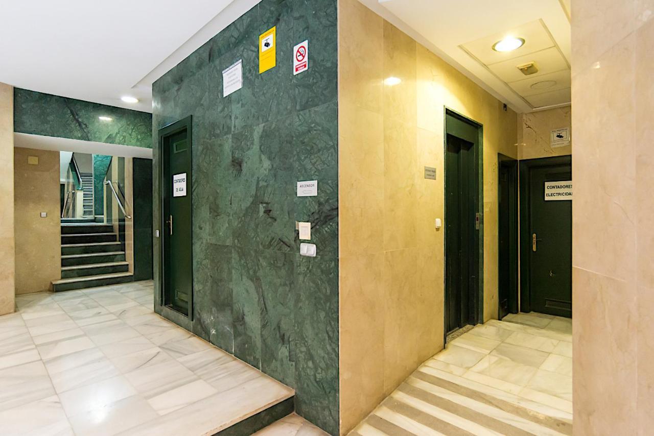 Rooms Young People Only, Soho Citycenter Малага Экстерьер фото